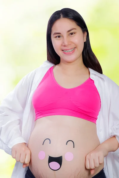 Glückliche Schwangere mit Smiley-Gesicht auf dem Bauch — Stockfoto