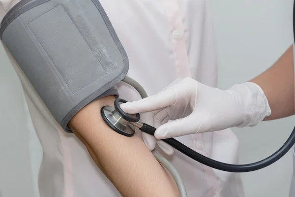 Doctor and patient. Measurement of blood pressure in a hospital — Stock Photo, Image