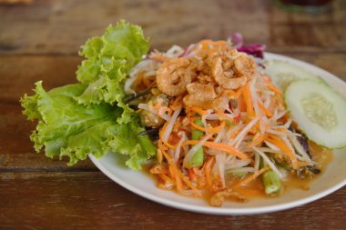 Yeşil papaya salata karides, Tay mutfağının baharatlı lezzetli 