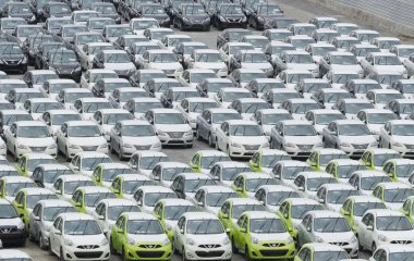 Samut prakan, Tayland -24 Ağustos, yeni araçların Park 2014:row