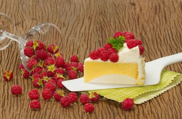 Tarta de queso Rasberry con arándanos frescos — Foto de Stock