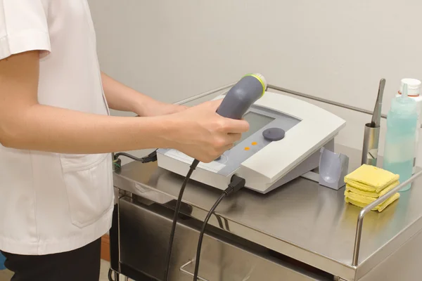 Doctor while setting up ultrasound machine — Stock Photo, Image