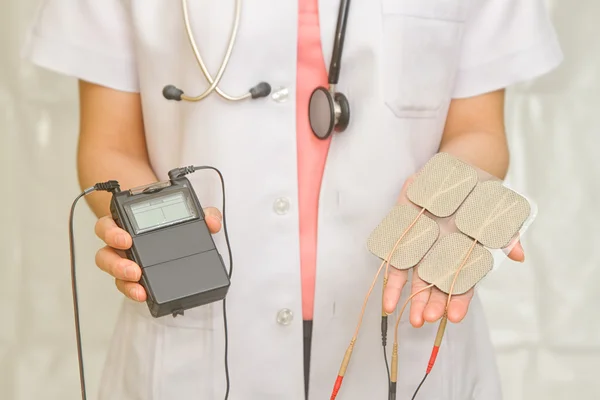 Médico espera Unidade de dezenas médicas para terapia da dor — Fotografia de Stock