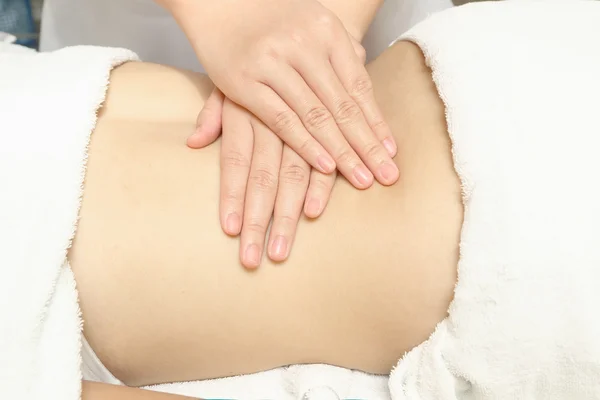 Masseur applying  massage techniques  to  relax  back muscles in — Stock Photo, Image