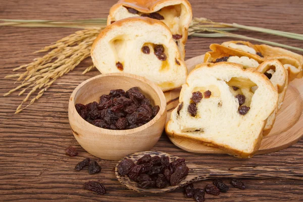 Rebanada de pan de pasas hecho en casa —  Fotos de Stock