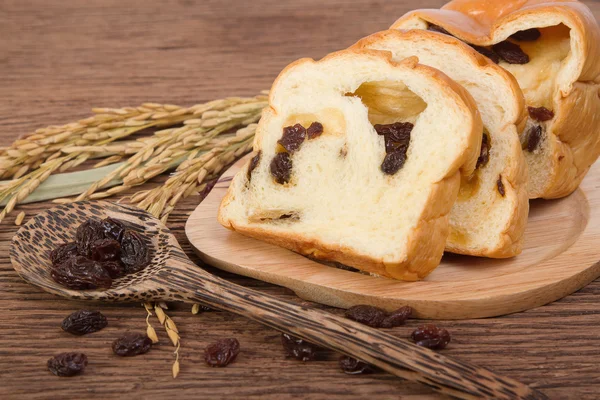 Slice of home made raisin bread — Stock Photo, Image