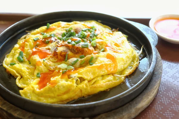 Omelette mit gebratenen Austern — Stockfoto