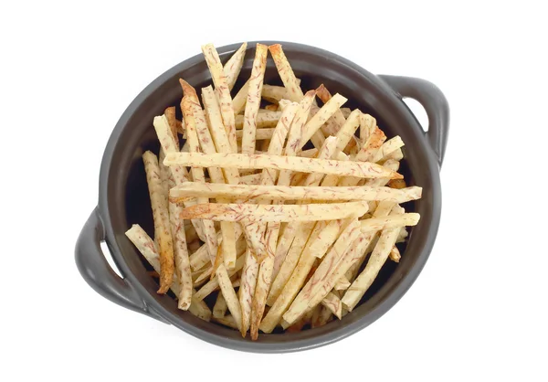 Fried taro chips on the black bowl, Taro snacks — Stock Photo, Image