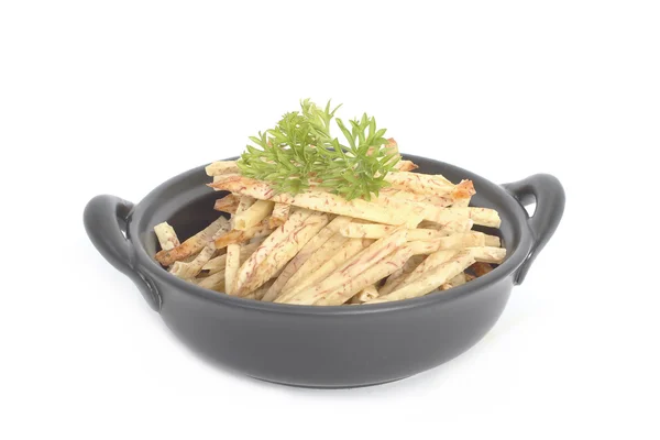 Fried taro chips with parsley on the black bowl, Taro snacks — Stock Photo, Image