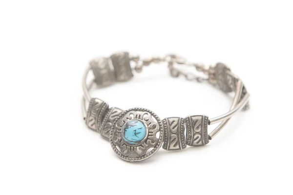 Turquoise steen in een zilveren armband — Stockfoto