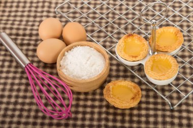 pişmiş yumurta tart tepsi