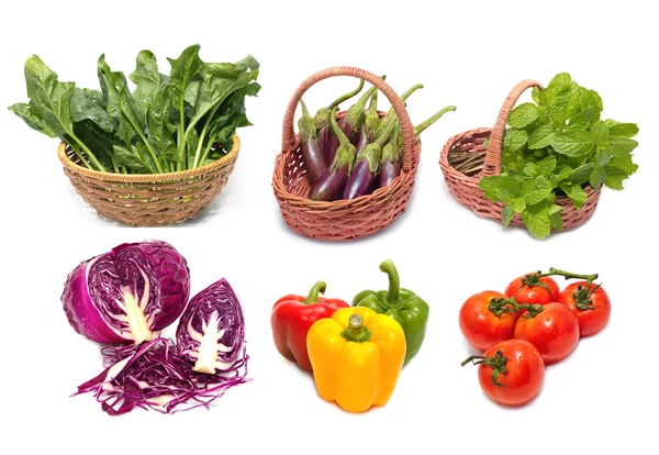 Conjunto de verduras frescas con hojas verdes aisladas sobre fondo blanco —  Fotos de Stock