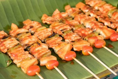 Lezzetli domuz kebap sebze, seçici odak ile