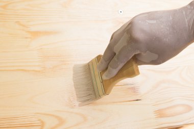 ahşap zemin üzerinde vernik fırça darbeleri
