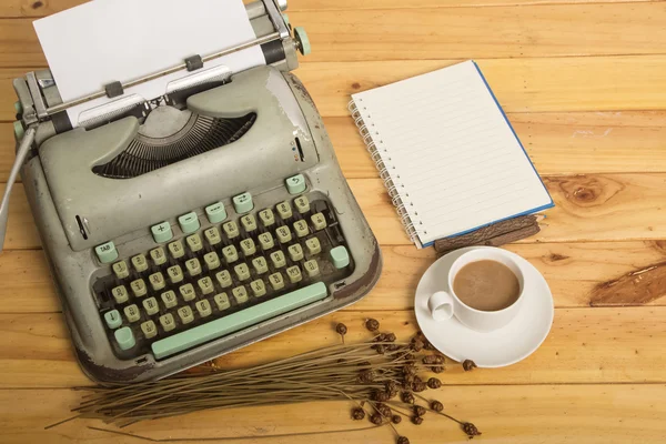 Close-up of an old typewriter with paper, vintage style — Stock Photo, Image