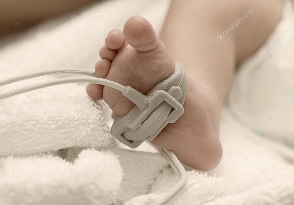 Pulse oximeter sensor on a baby foot Stock Photo by ©plepraisaeng 72197109