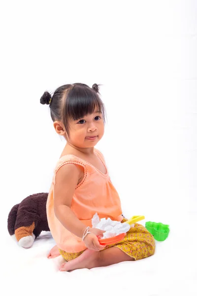 Chica asiática con vestido tradicional tailandés jugando con juguete en blanco — Foto de Stock