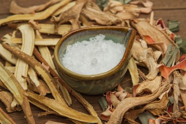 Borneo kafur, bitkisel ilaç için kullanılan