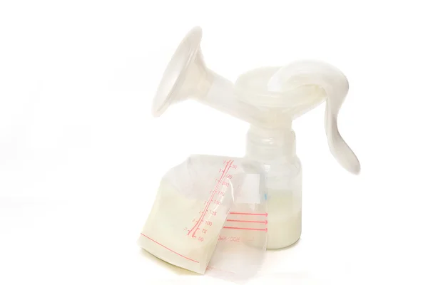 Bomba de mama manual e sacos de leite materno, isolado — Fotografia de Stock