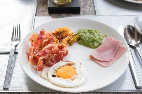 Engelsk frukost på bordet — Stockfoto
