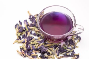 Kelebek bezelye çiçeği suyu, bitkisel içki 