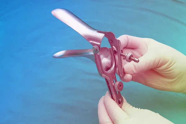 Doctor holds a disposable speculum in his hand. — Stock Photo, Image