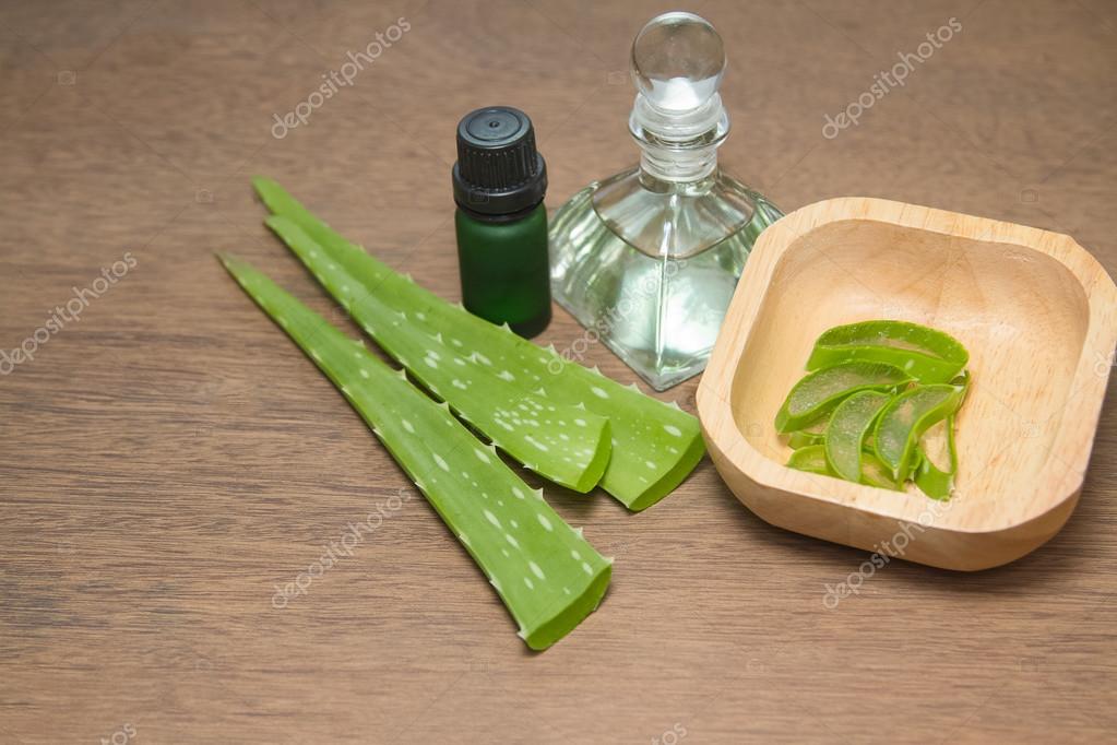 Лекарство из алоэ. Сок алоэ от насморка. Можно ли капать алоэ в ухо. Алоэ вера. Рецепты из алоэ.