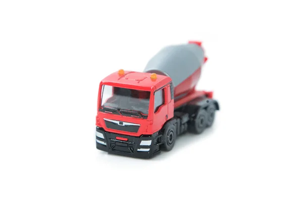 孤立在白色背景上的色彩鲜艳的玩具卡车 — 图库照片
