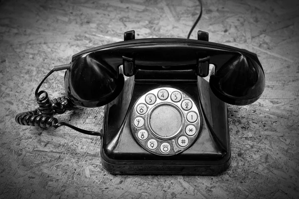 Telefone antigo no fundo de madeira . — Fotografia de Stock