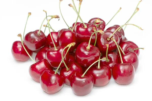 Cereza madura dulce sobre fondo blanco — Foto de Stock