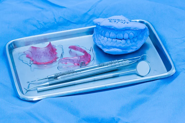 Set of metal Dentist 's medical equipment tools on tray — Stock Photo, Image