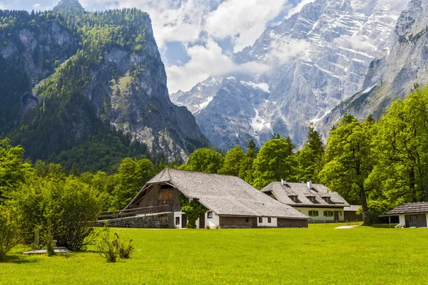 Huis in de Alpen. Konigsee. Duitsland. — Stockfoto