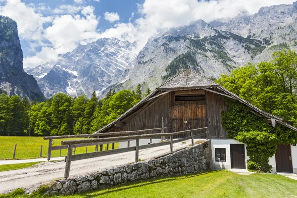 Huis in de Alpen. Konigsee. Duitsland. — Stockfoto