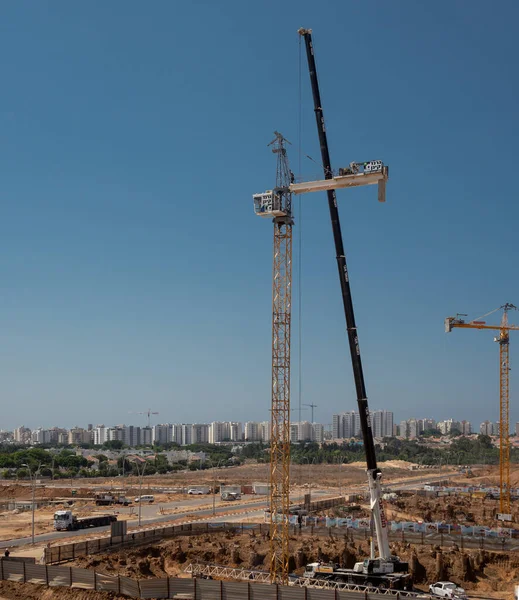 Installation Tornkran Byggarbetsplats Med Lastbilskran Israel Ashkelon September 2020 — Stockfoto