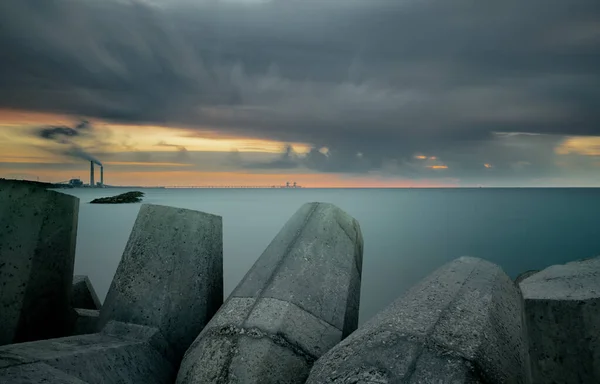 Côte Méditerranéenne Vue Travers Des Dalles Béton Coucher Soleil Sur — Photo