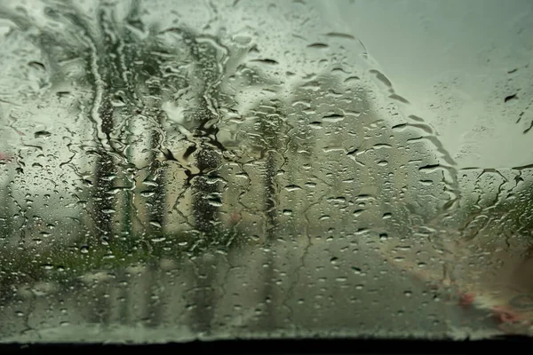 Размытое Изображение Движения Через Лобовое Стекло Автомобиля Время Сильного Дождя — стоковое фото