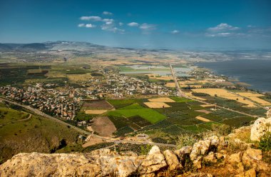 Kuzey İsrail 'deki Arbel Park' ın doğası ve ilginç yürüyüş yolları Nisan 2021