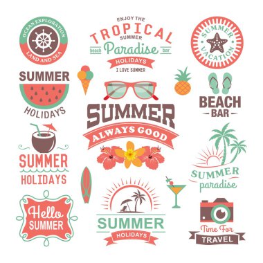  Vintage yaz tasarım ve tipografi tasarım etiketleri, posterler, simgeler, logolar, öğe kümesi ile.