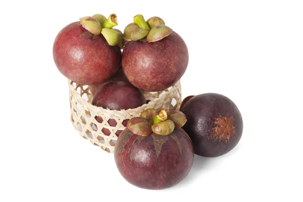 Mangosteen izole beyaz zemin üzerine — Stok fotoğraf