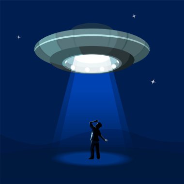 Uzaylılar uzay gemisi gece bulutu altında adam avlama