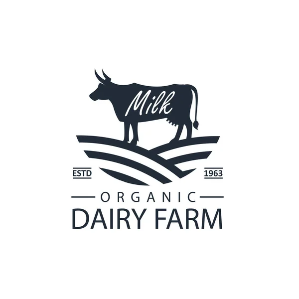 Etikett Des Milchviehbetriebs Mit Kuh Isoliert Auf Weißem Hintergrund — Stockvektor