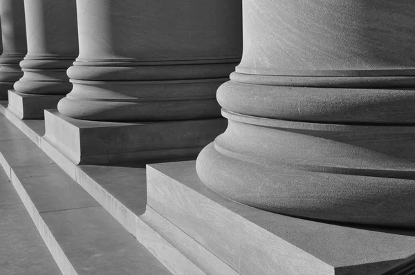 Pijlers van gerechtsgebouw in Washington — Stockfoto