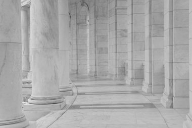 taş sütunlar eski bina