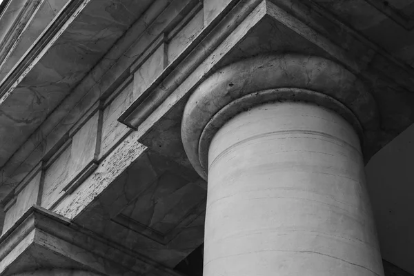 Black and White Pillars — Stock Photo, Image