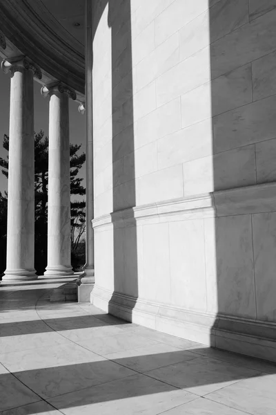 Stenen pilaren bij het Jefferson Memorial — Stockfoto