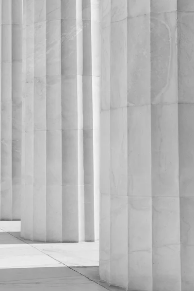 Steinsäulen am Lindendenkmal — Stockfoto