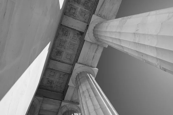 Stenen pilaren bij het lincoln memorial — Stockfoto