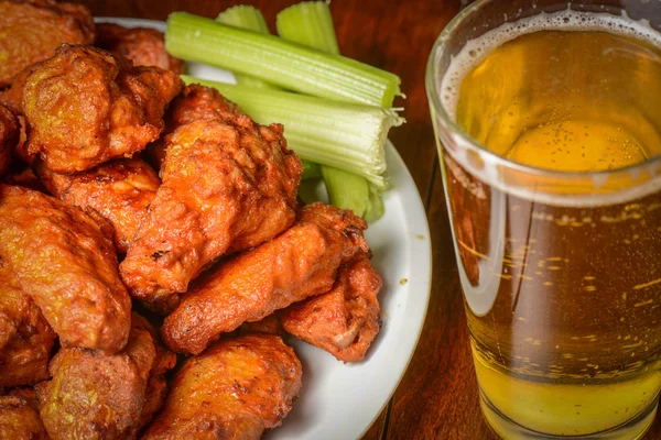 Buffalo Wings with Celery Sticks and Beer — Stock Photo, Image