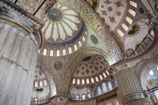 Interior da Mesquita Azul em Istambul Turquia — Fotografia de Stock