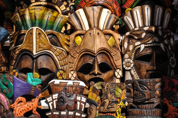 Majów drewniane maski na sprzedaż — Zdjęcie stockowe